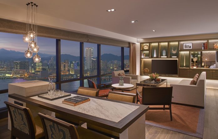grand-hyatt-hong-kong-ambassador-harbour-view-suite-living-room-2mb2