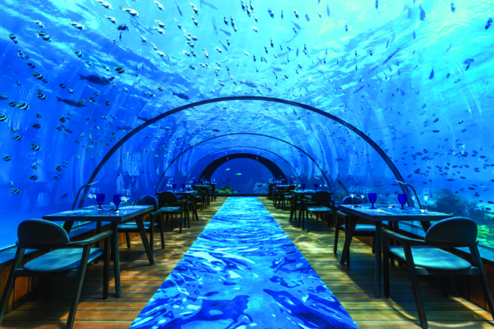 Hurawalhi5_8Undersea-RestaurantInterior1-1600x1067_cmyk