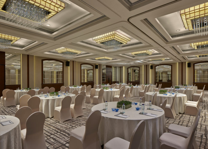 New_World_Millennium_Hong_Kong_Hotel_-_Grand_Ballroom_-_Half_Moon