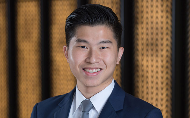 Roy_Liang_-_General_Manager,_Oakwood_Premier_OUE_Singapore