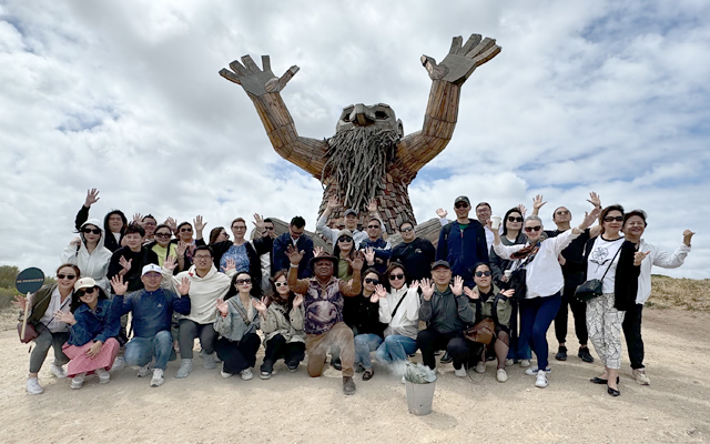 Whole-group-photo_640