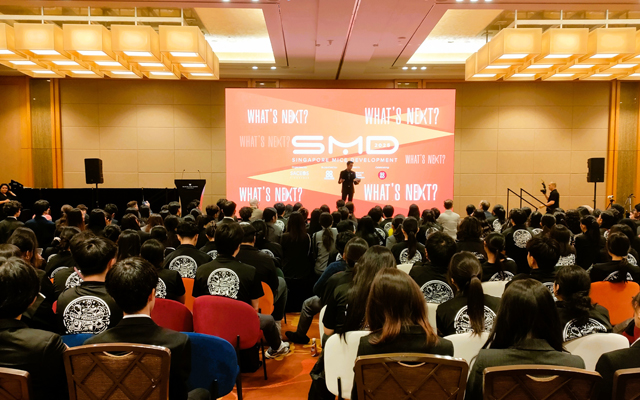 Audience-at-opening-of-SMD_640