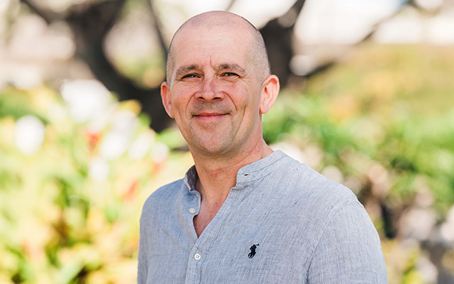 Chris_Long_GM_OUTRIGGER_Phi_Phi_Island_Resort_640